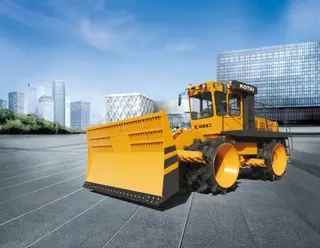 大型压路机压实能力卓越，高效完成道路作业