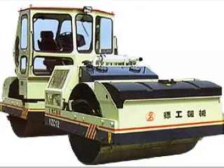 德工YZC12压路机高效压实性能与稳定耐用性解析