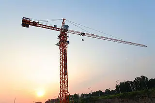 6吨起重能力，最大起升高度达150米的塔式起重机优势解析