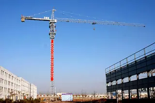 鸿达建工 QTZ200 起重机