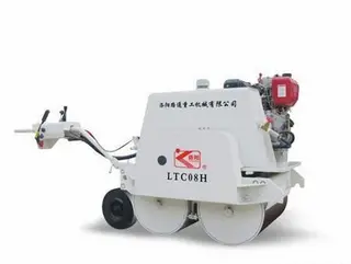 手扶式压路机：灵活性高 操作简便 压实效率佳