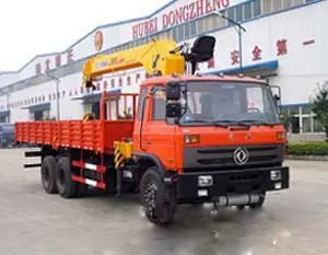 高性能起重机优点：承载力强、稳定性好、操作便捷、安全可靠