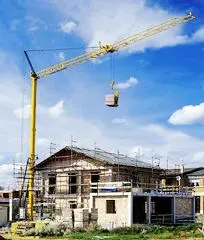 重型起重设备优势解析：高载重与多用途特点