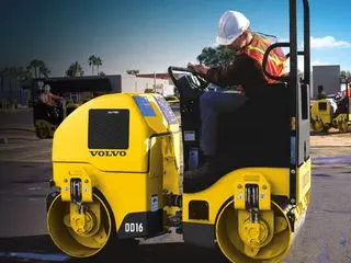 高性能压路机 振动参数优化 精准施工效率