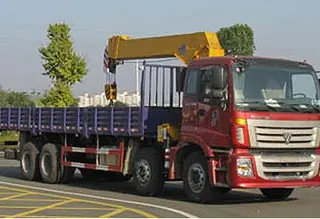欧曼单桥随车起重运输车优势：高效灵活、安全经济