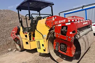 戴纳派克CC424HF压路机性能优势分析，高效压实稳定作业