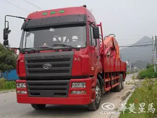 华菱随车吊双后轴起重机性能特点及优势分析