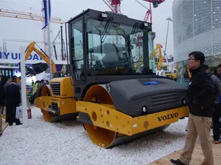 沃尔沃DD120HF压路机性能优势与技术参数详解