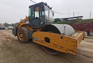 徐工XS202J-Ⅱ压路机优势解析：高效压实与舒适操控完美结合