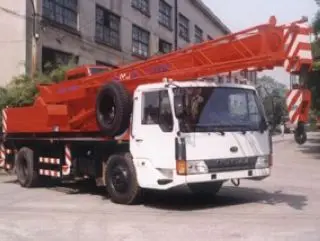 12吨汽车起重机技术参数与性能优势分析