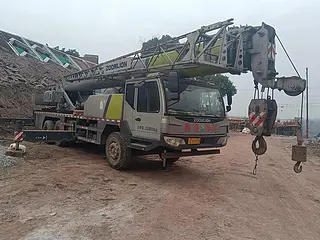 中联重科25吨汽车起重机技术参数与性能优势分析