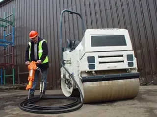 特雷克斯TV900-1压路机性能参数与施工优势分析