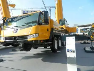 徐工XCT220起重机性能优势分析 高稳定性起重设备选择指南