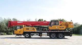 25吨汽车起重机性能优势解析 起重能力强安全保护完善