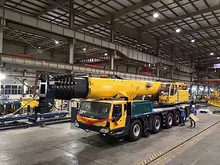 柳工TC1300C7起重机130吨起重能力，智能液压控制高效作业