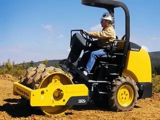 沃尔沃SD25F压路机性能参数与技术优势分析