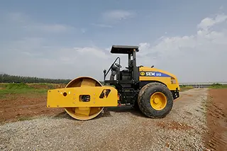 山工SEM512压路机技术参数与性能优势解析