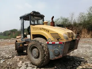 LT322S压路机优势特点分析 小巧灵活高效施工设备