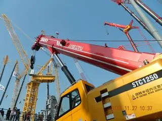 125吨起重机技术参数与性能优势分析